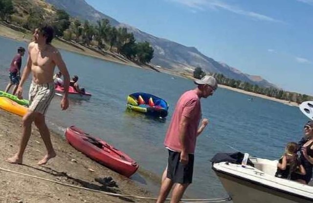 Queen and twin bed Trailer with Kayaks on private beach, Hammocks, tiki torches