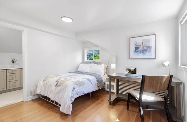 Queen Anne Charm Near Tech Hubs & Entertainment