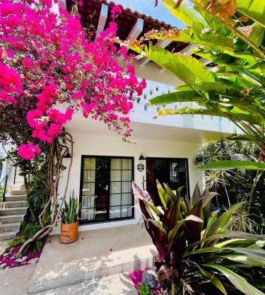 Queen Bed, Full Kitchen, Air Conditioning, Pool, Fast Wifi - Mar at Casa Calavera