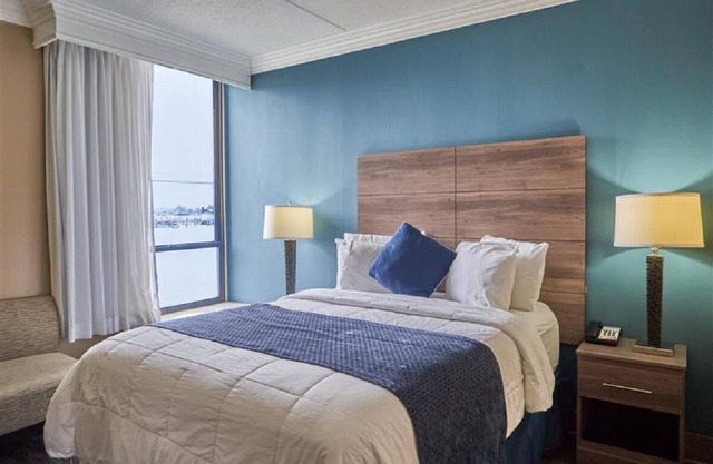 Queen Bed Standard View