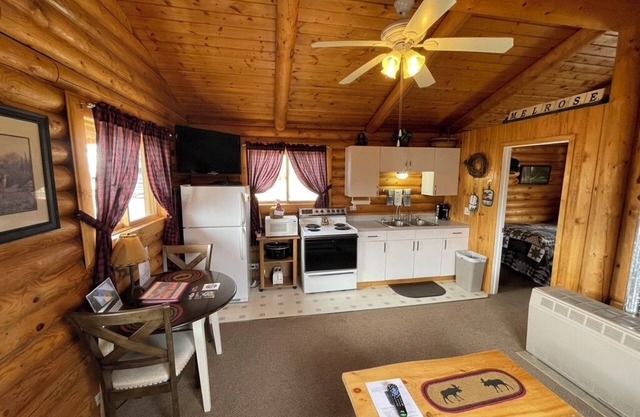 Queen Cabin #10 - Montana Mountain Views