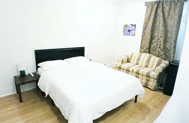 Queen, exclusive Bath, Free Wi-Fi, Self check in