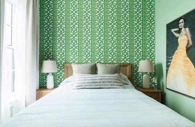 Queen Room at The Painted Lady! Pet-Friendly, Free Parking! Near Railroad Park!