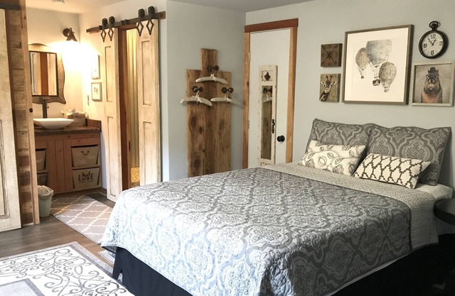 Queen Studio-Apartment