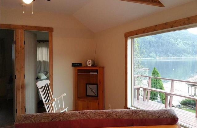 Queens Bay Hideaway am See Cottage