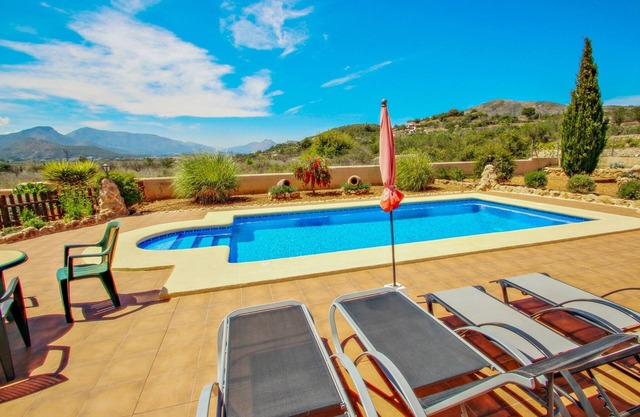 Quicano - herrliche Aussicht und privater Pool in Lliber