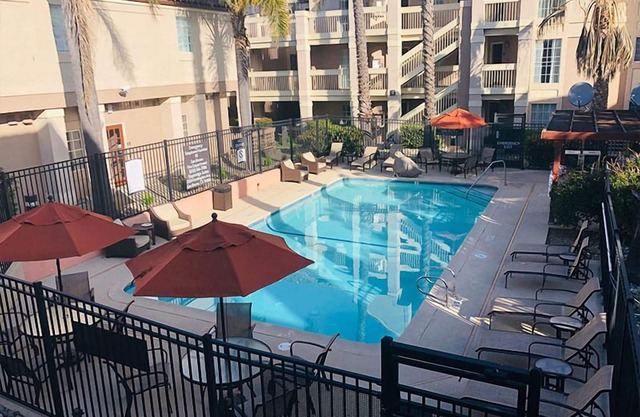 Quick Drive from San Francisco Int’l Airport! Unit w/ Full Kitchen & Free Bfast!