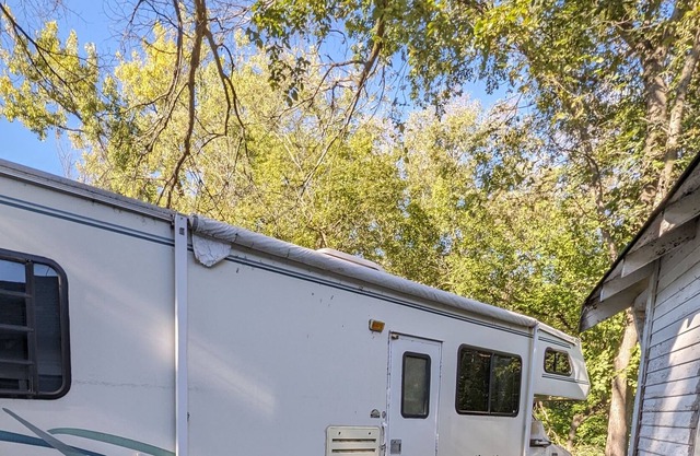 Quick stay? Come to Hideaway! RV that sleeps all your out of town guests!