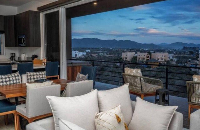 Quick walk to Cerritos Beach, private Hot tub, pool, gym, ocean & mountain VIEWS