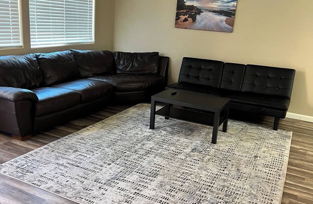Quiet 1bed/1bath condo with free parking