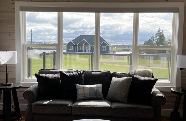 Quiet 2 Bedroom Cottage With Water View Of The Sou'West River