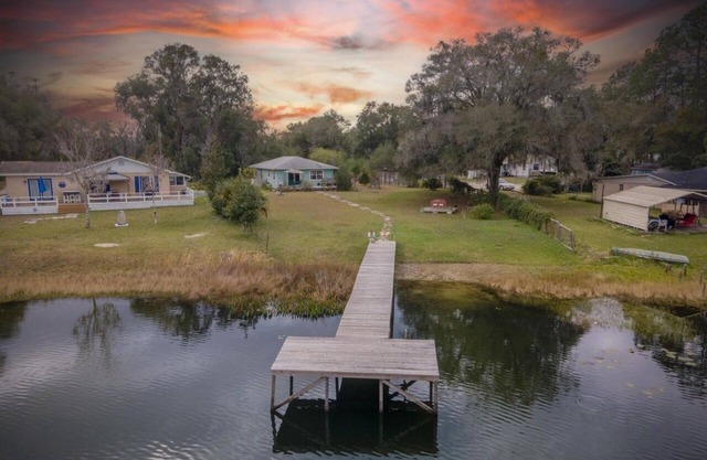 Quiet 3-bedroom lakefront house. Family/dog friendly. Wi-Fi.