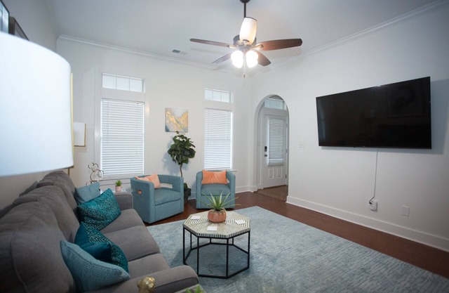 Quiet 3/2 1-level home, Fast Internet, Pet Friendly