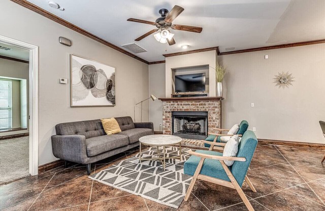 Quiet 4 Bed Home With HOA Park
