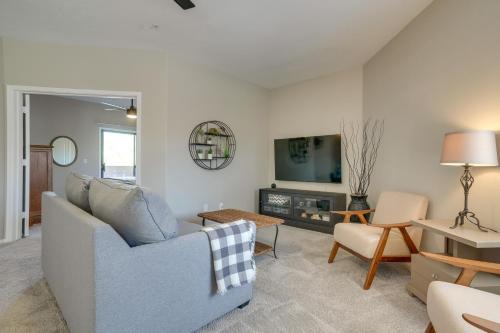 Quiet 55 and Condo with Pool Access in Peoria!