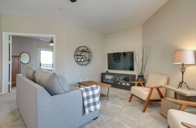 Quiet 55 + Peoria Condo with Pool Access!