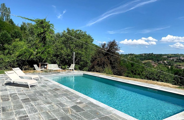 Quiet and charming location w / pool among the hills of the Monferrato area
