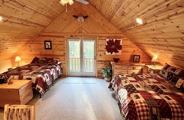 Quiet and clean cabin near Yellowstone National Park