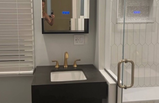 Quiet and Convenient Downtown Greenwich Studio, Full Private Bathroom