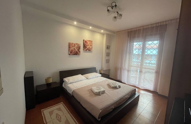 Quiet and cozy 85 m. apartment located in well-connected area