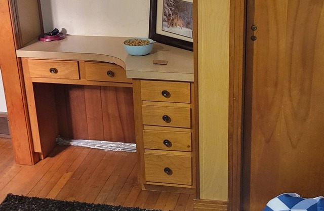 Quiet and Cozy, just outside of town but close to EVERYTHING
