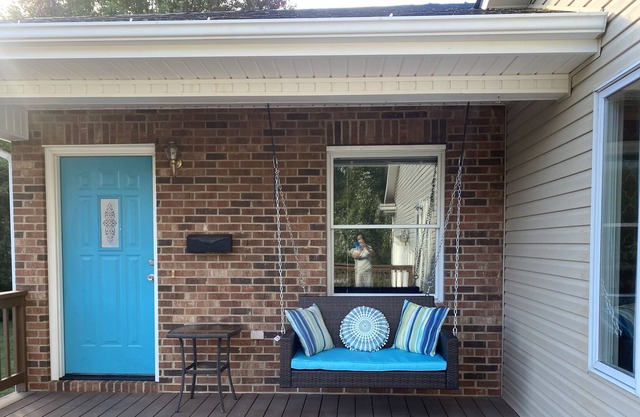 Quiet and cul de sac street 7 minutes from downtown Blacksburg or Vt