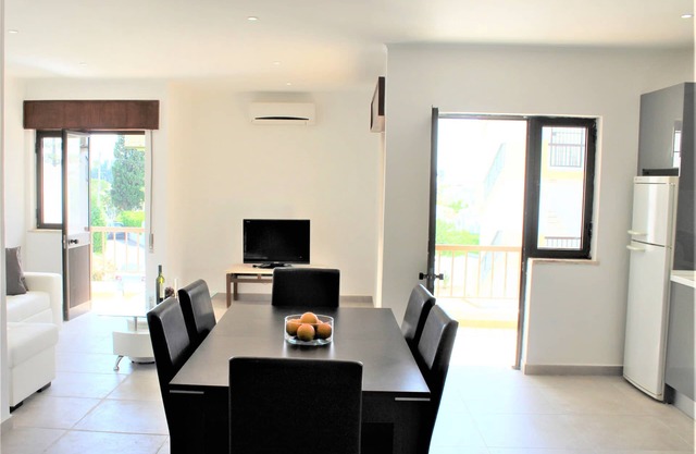 Ruhige und moderne 2-Zimmer-Wohnung mit Pool