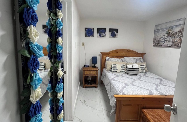 Quiet and private apartment in Hollywood!