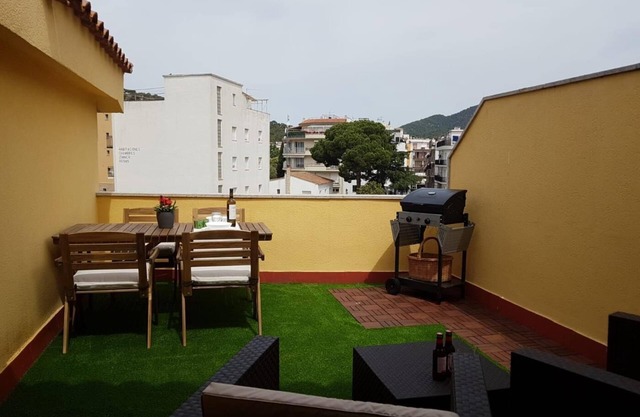 QUIET APARTMENT 5 minutes TO THE BEACH 2