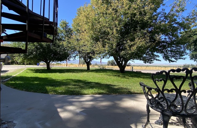 Quiet apartment at the mouth of meadow mountains. Located right off of i15.