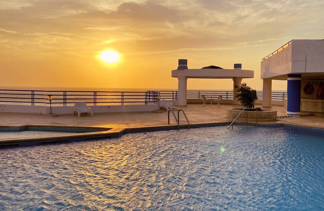 Quiet Apartment one Block From the Beach