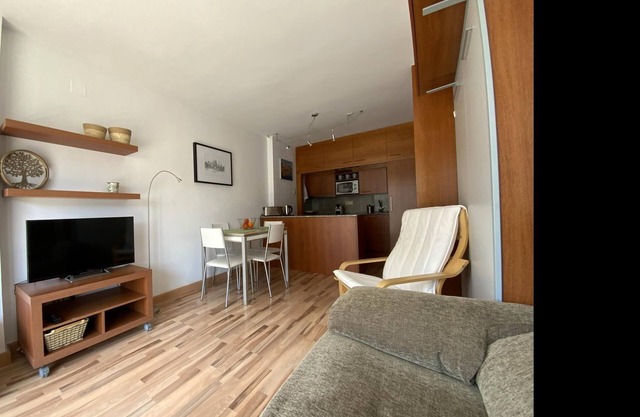 Ruhige Wohnung mit Pool in TOSSA