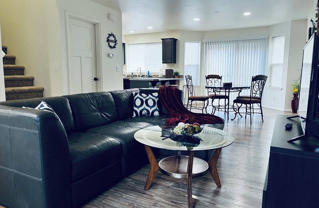 Quiet & backed by trees, centrally located home close to downtown and ferries.