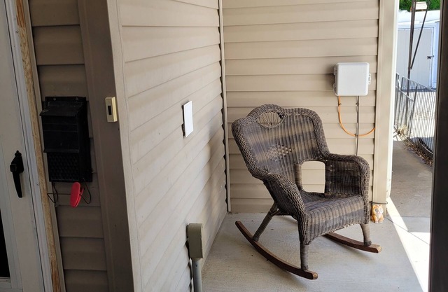 Quiet backyard studio with private entrance