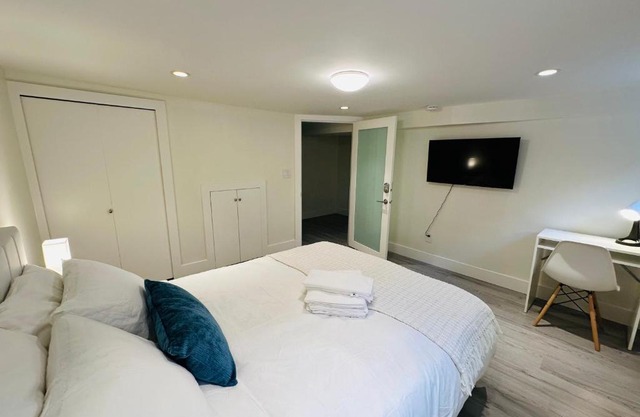Quiet Basement Suite Steps from Quilchena Park in Vancouver