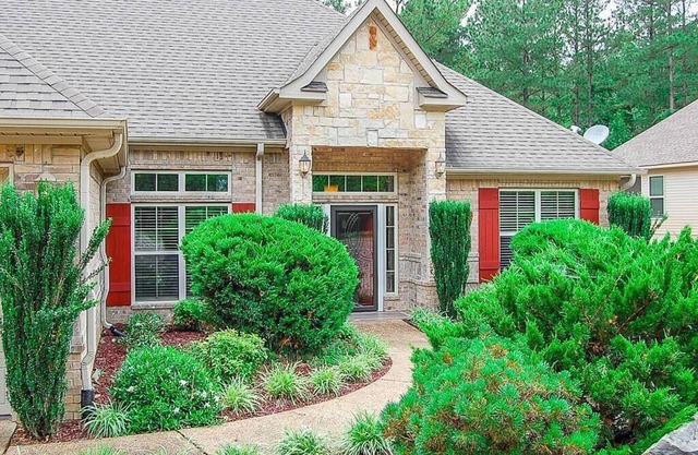 Quiet, Beautiful Home Nestled in the woods
