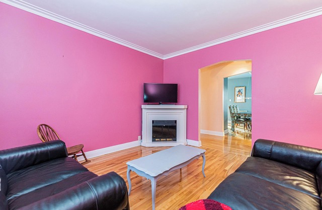 Quiet Bright 2 Bdrm Upper Suite Only 10 Mins D/T From Station Jolicoeur