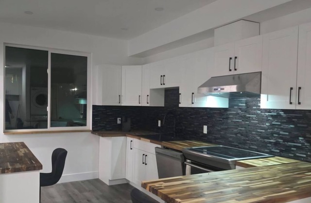 Quiet bright 2 bedroom 1 bathroom suite in town!
