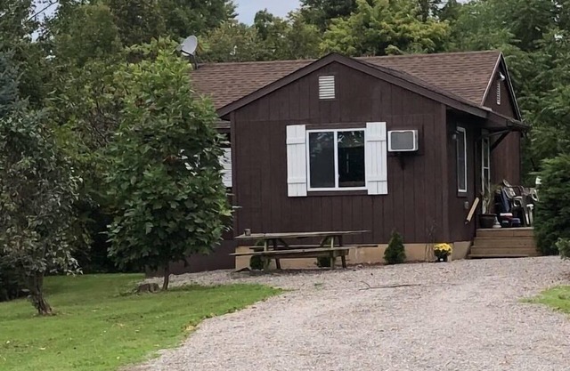 Ruhige Hütte mit Blick auf Sodus Bay auf 65 Hektar
