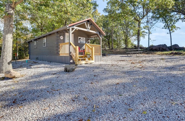 Quiet Caledonia Cabin: 18 Mi to Council Bluff Lake