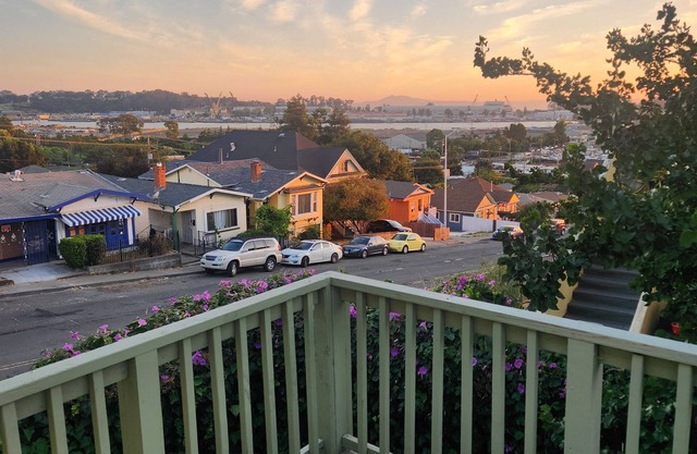 Quiet, centrally located 2 BR house just minutes from Napa, SF, Bay, and more!!!