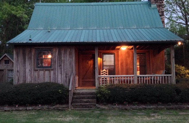 Camp David - Ruhige, charmante und wunderschöne Hütte mit 2 Schlafzimmern am Little Red River