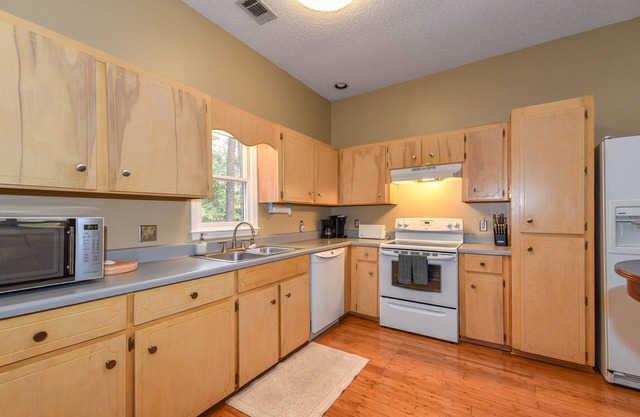 Quiet Coastal Home+Pets-Savannah/FtStewart
