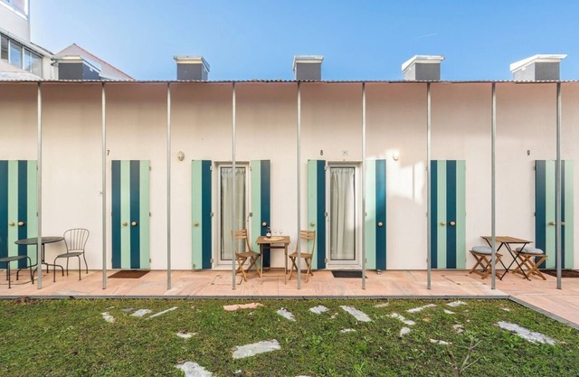 Quiet Colourful House | Garden
