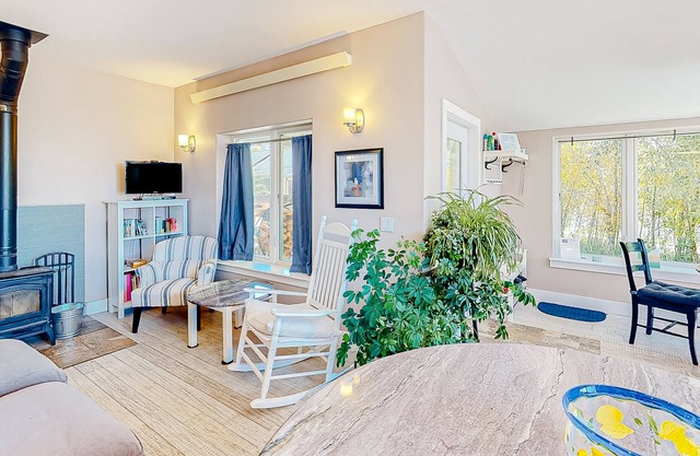 Quiet, comfortable home with unbeatable location, fireplace, patio & WiFi