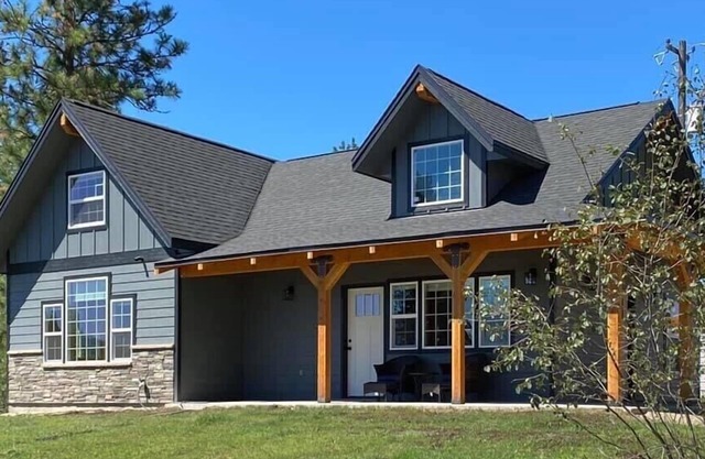Quiet, Comfy Columbia River Viewspot: Full Kitchen, Grill, Yard; Dogs OK