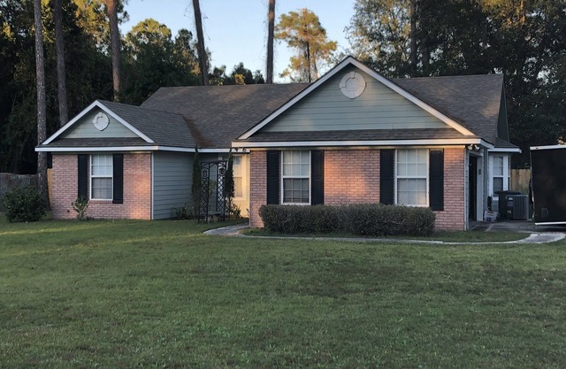 Quiet, comfy home - convenient to the base & I95