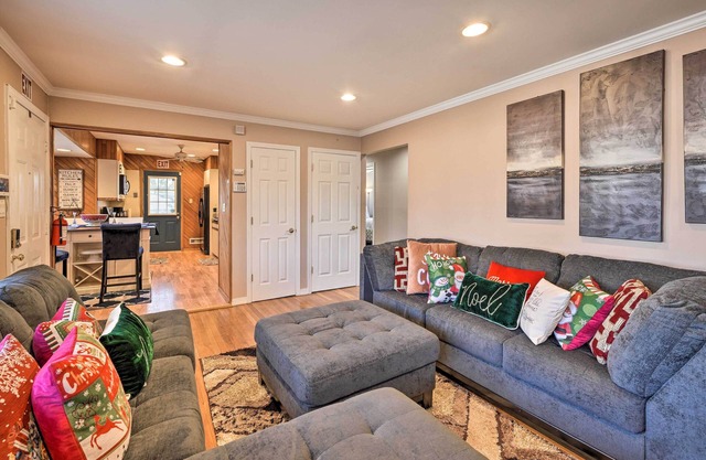 Quiet Commack Cottage w/ Pool, 8 Mi to Beach!