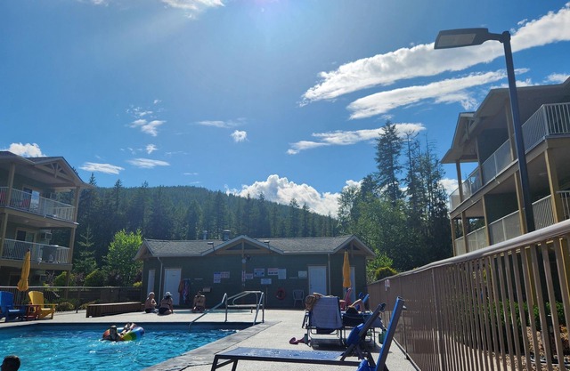 Quiet condo at beautiful Mabel Lake