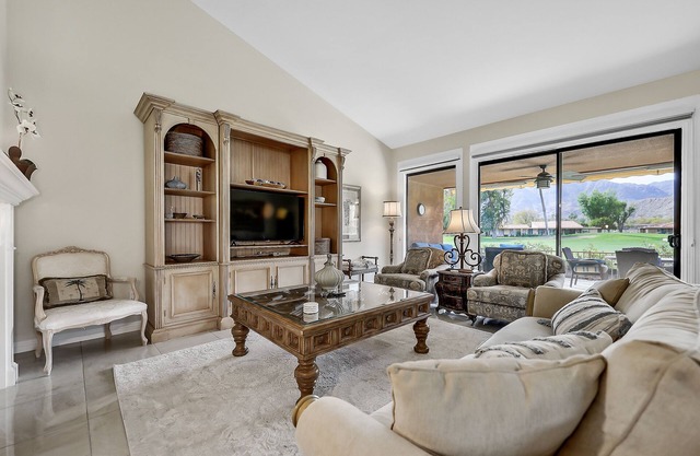 Quiet Condo on Golf Course